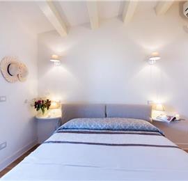 3 Bedroom Villa with Pool in San Feliciano, Sleeps 6